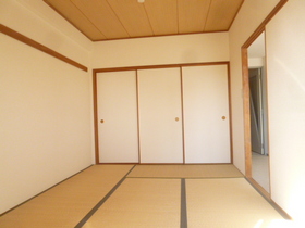 Living and room. Is a 6-tatami Japanese-style room that is connected to the LDK.