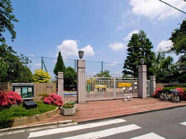 Primary school. Kitaurawa until elementary school 280m