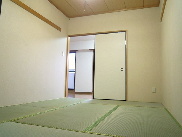 Other room space. Living next to the bright Japanese-style room 6 quires