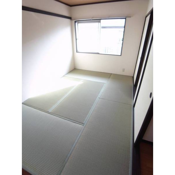 Living and room. Japanese-style room 6 quires