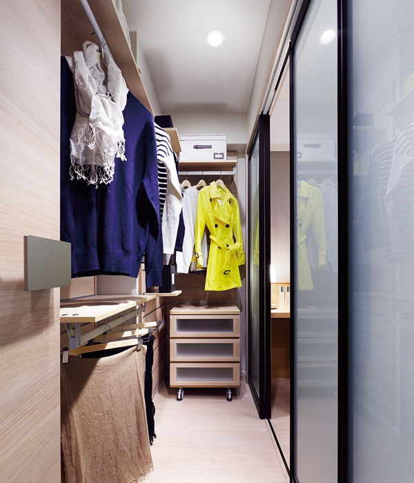 Receipt.  [Multi-closet] Multi-closet of 2WAY is, Full of useful. It can also be used as a whole family of space, Access is possible as each room dedicated storage space if bulkhead. Between further, such as curtains or blinds.