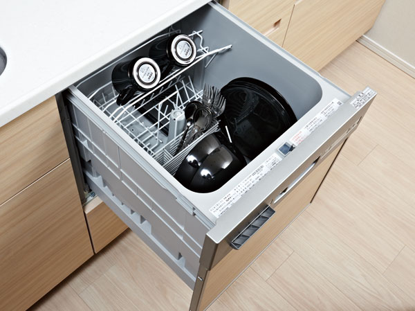 Kitchen.  [Dishwasher] You can comfortably out of tableware in the slide open. Water bill compared to hand washing ・ electric bill ・ You can save time.