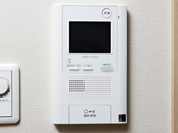 Security.  [Hands-free intercom with color monitor] Hands-free type of intercom. You can see the visitors in the image and sound. (Same specifications)