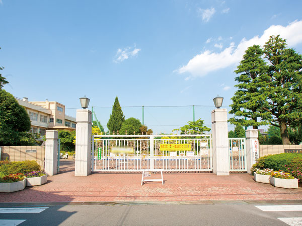 Surrounding environment. Kitaurawa elementary school (4-minute walk / About 270m)