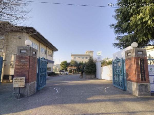 Junior high school. 820m until the Saitama Municipal Motobuto junior high school