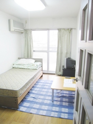 Living and room. Bright Western-style. It is with a bed