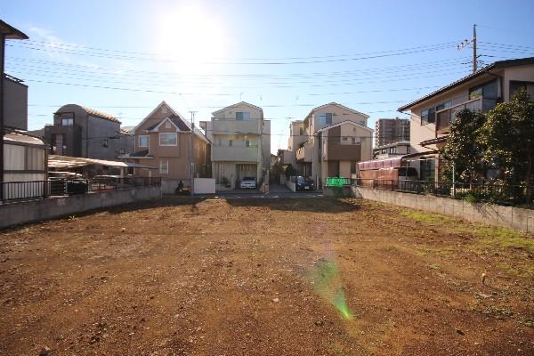 Local land photo. I feel that looking at the south side from Honchi. This is the brightness in spite of the December. The floor plan without having to worry about is likely to be considered a day. 