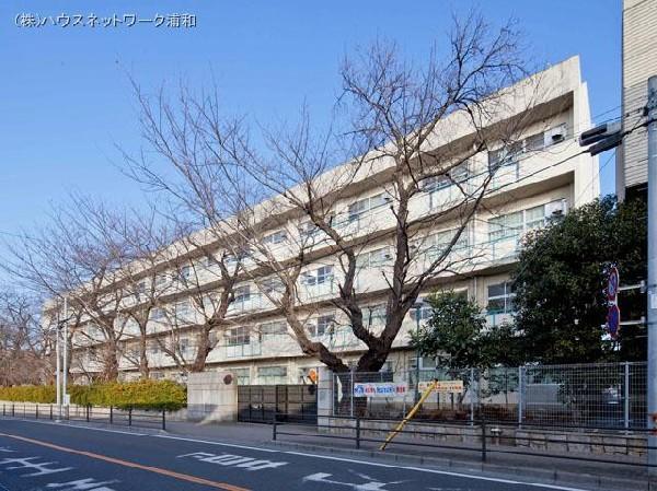 Junior high school. 270m until the Saitama Municipal Kizaki junior high school