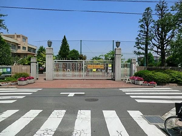 Primary school. 230m until the Saitama Municipal Kitaurawa Small