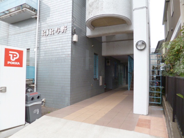 Entrance. A bright, clean entrance ・  ・  ・ 