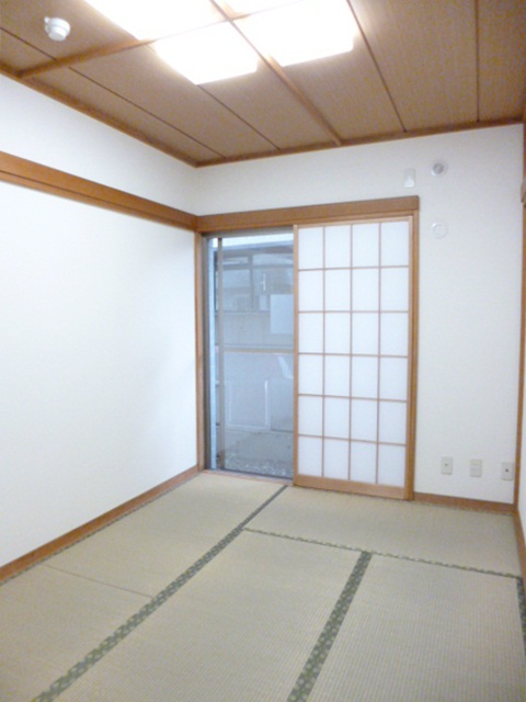 Other room space. Is a Japanese-style room of calm atmosphere