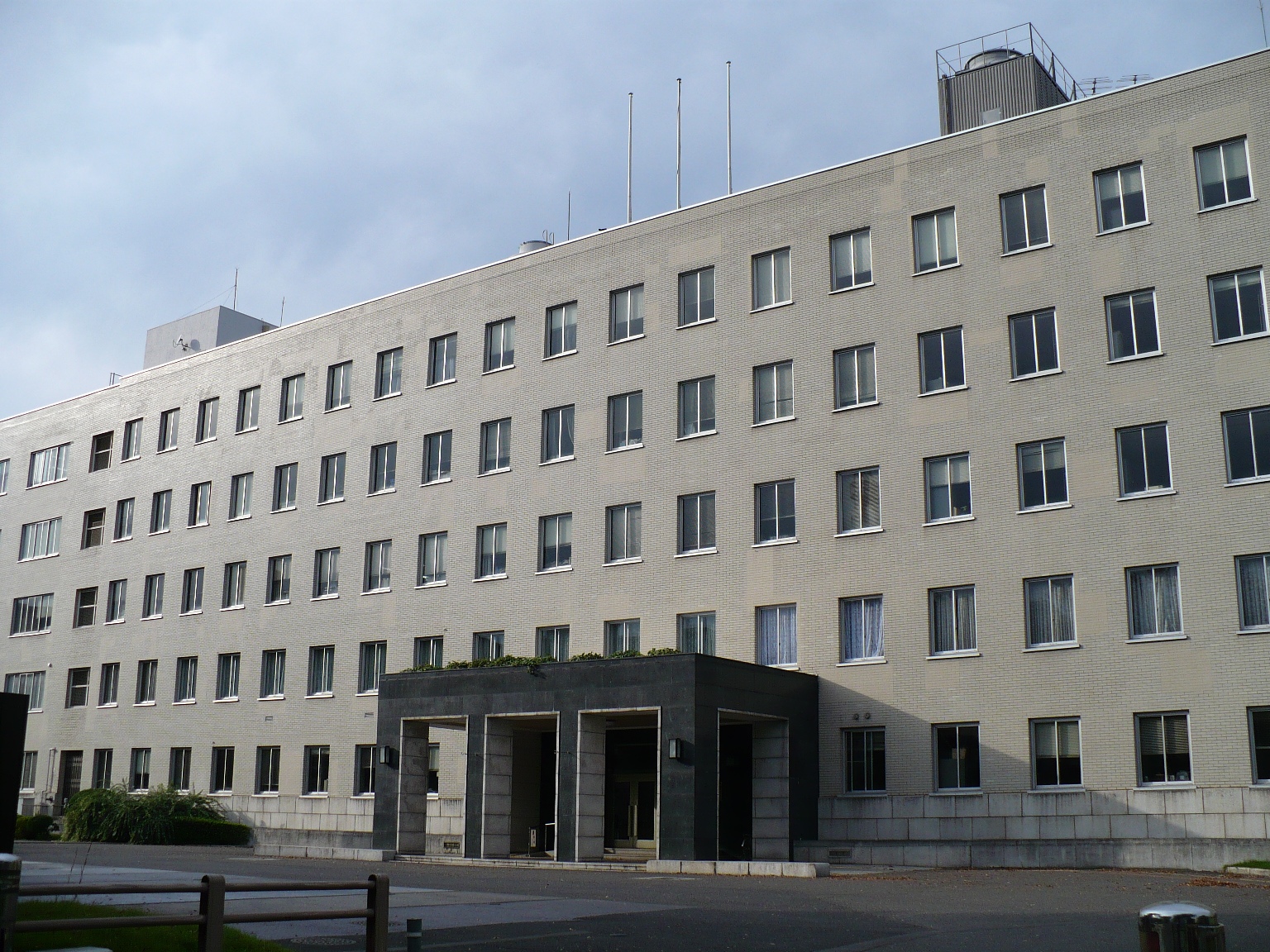 Government office. 779m to the Saitama prefectural government (public office)