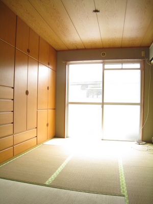 Living and room. Is a south-facing room!