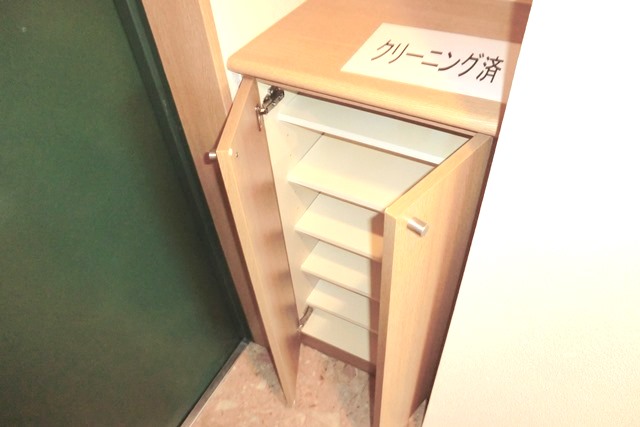 Entrance.  ☆ Plenty of storage ・ With a shoe box ☆ 