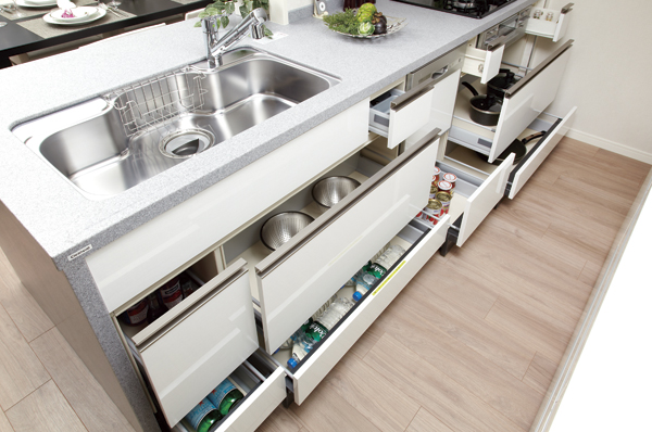 System kitchen of all slide storage. Water purifier integrated faucets and glass top stove also all the standard ( ※ 1)