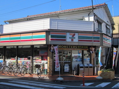 Convenience store. 500m to Seven-Eleven (convenience store)