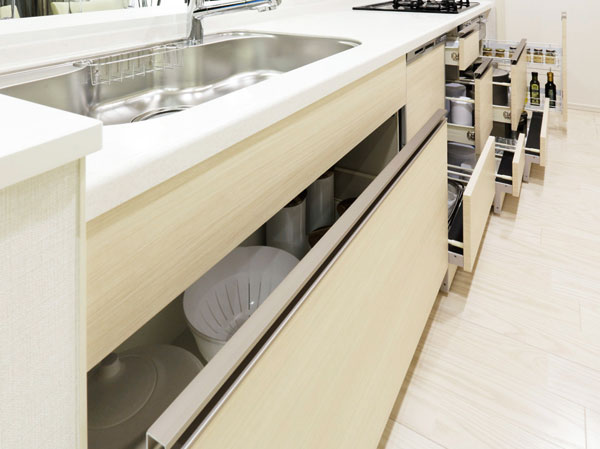 Kitchen.  [Slide storage] Adopt a slide storage can be stored without waste as far as it will go. It can accommodate a wide variety of kitchen supplies.