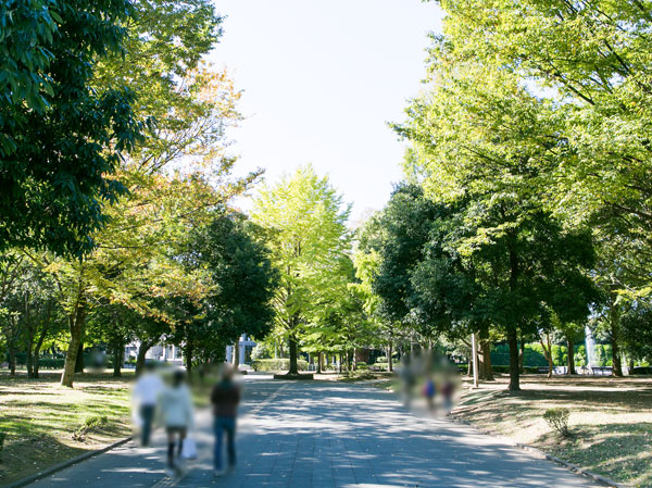 Surrounding environment. Prefectural Kitaurawa park (about 560m, 7 min walk / West Residence, About 550m, 7 min walk / East Residence)