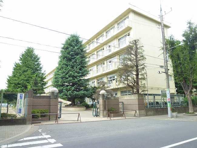Junior high school. Tokiwa 1140m until junior high school