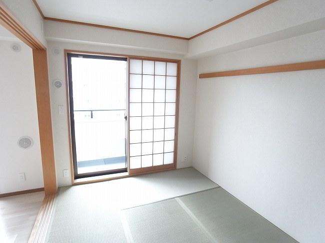 Non-living room. About six quires of Japanese-style room. It is a firm favorite of the room to be relieved.