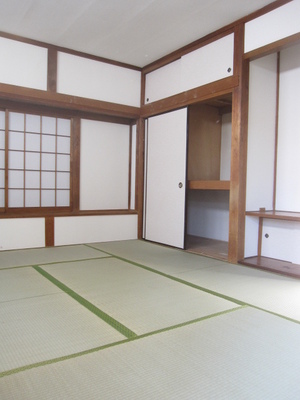 Living and room. It is the first floor of 8 quires Japanese-style room