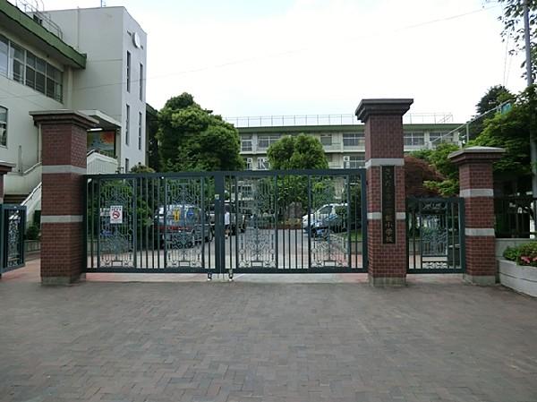 Primary school. 590m until the Saitama Municipal Tokiwa elementary school