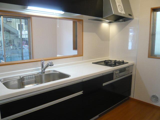 Kitchen.  ■ 1 Building _ face-to-face kitchen! 