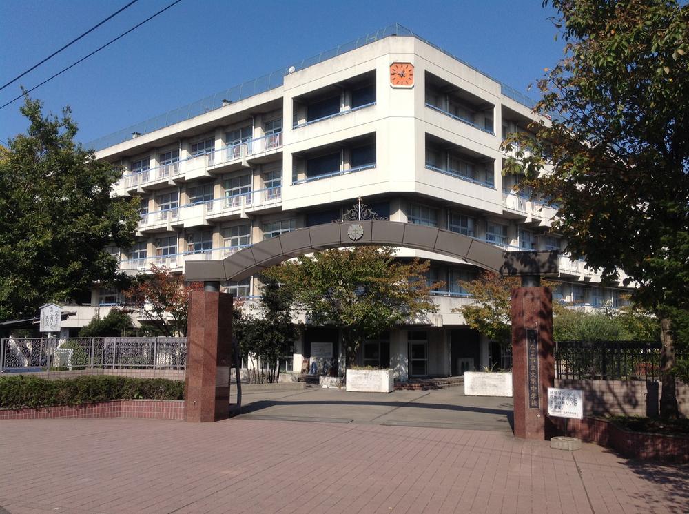 Junior high school. 1027m until the Saitama Municipal Ohara junior high school