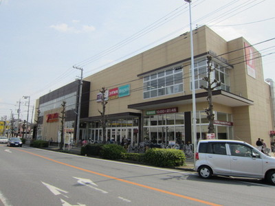 Supermarket. Yaoko Co., Ltd. until the (super) 160m