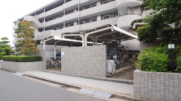 Local appearance photo. Is a bicycle parking lot!