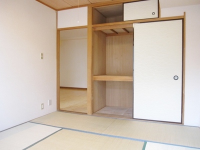 Living and room. Closet with a storage capacity