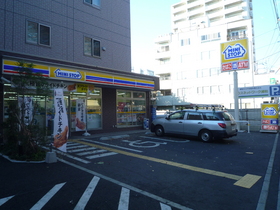 Convenience store. MINISTOP up (convenience store) 220m