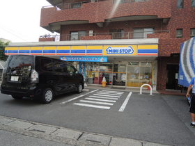 Convenience store. MINISTOP (convenience store) to 200m