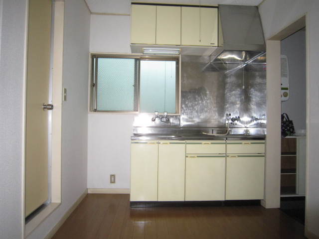 Kitchen. There is a window kitchen, Two-burner gas stove can be installed. 