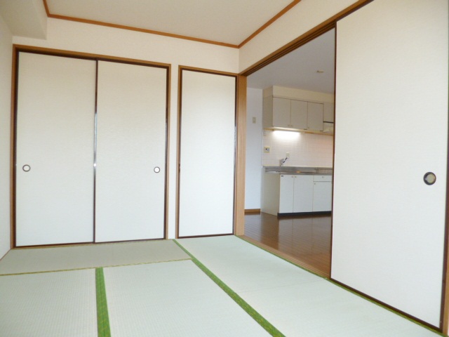 Other room space. Happy housed plenty of Japanese-style room 6 quires