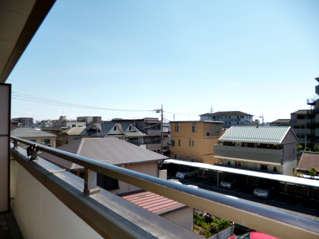 View. View from the south-facing balcony ・  ・  ・ It is open