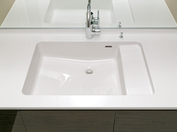 Bathing-wash room.  [Artificial marble basin bowl] Counter and bowl in the integrally molded with no easy seam of care, Beautiful luster artificial marble. A bowl of linear square form, It will produce the urban basin space.