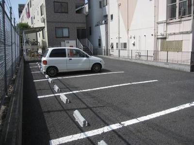 Parking lot.  ☆ It is on-site parking ☆