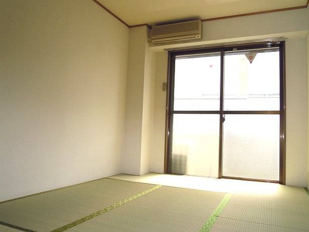 Other room space. 6 Pledge of Japanese-style room with air-conditioned