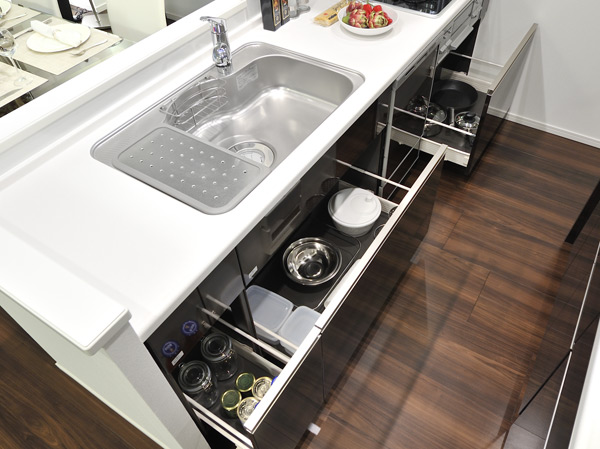 Kitchen.  [Soft-close function with slide storage] It is easily taken out cookware, such as pot class, Adopted clean up easy sliding storage. Soft Close specifications to reduce the impact at the time of opening and closing.  ※ Except for some places