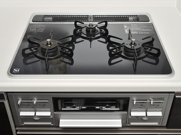 Kitchen.  [Hyper-glass top stove with a temperature adjustment function] Beautiful in appearance, Adopt a hyper-glass top stove with a care and of easy fish grill. Temperature control Ya, Forgetting to turn off with fire function.