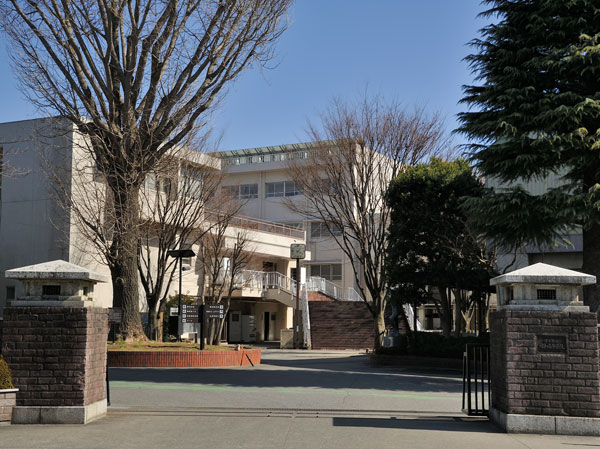 Surrounding environment. Prefectural Urawa High School (a 10-minute walk ・ 770m)
