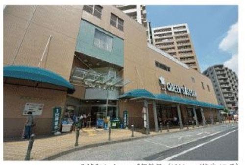 Shopping centre. 1200m up to 15 minutes Queens Isetan walk