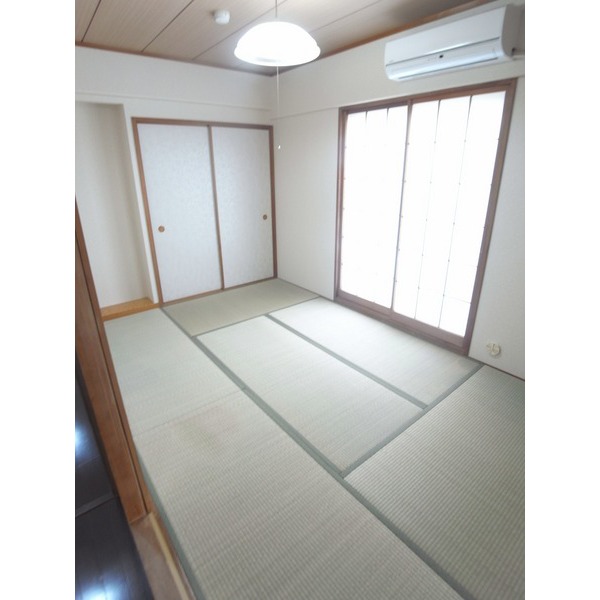 Living and room. Japanese-style room 6 quires