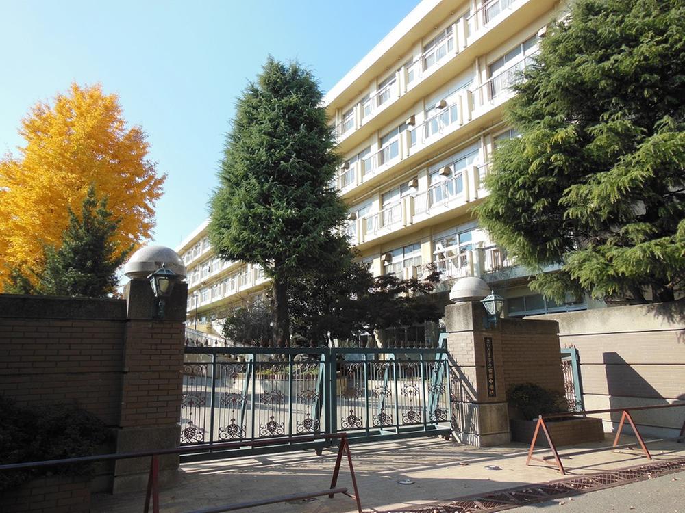 Junior high school. Tokiwa 2300m until junior high school