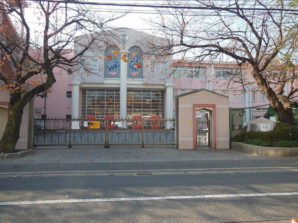 Primary school. Saitama University 900m until comes the Faculty of Education included elementary school