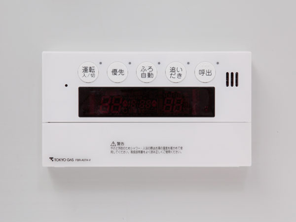 Bathing-wash room.  [Full Otobasu] Controller hot water temperature adjustment in, Hot water-covered ・ Reheating ・ It is possible one-touch operation, such as heat insulation is. (Model Room 70A type)