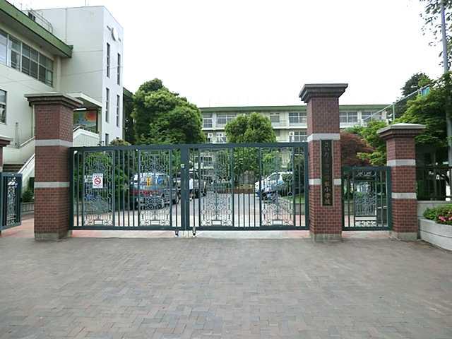 Primary school. Saitama Municipal Tokiwa 800m up to elementary school