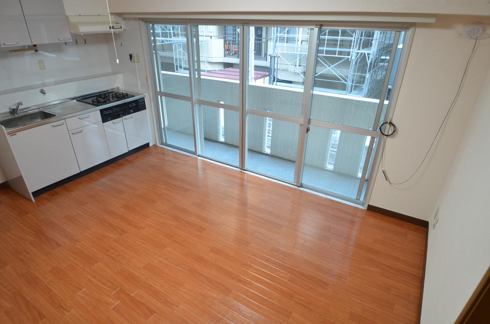 Floor plan. 3LDK, Price 13.8 million yen, Occupied area 56.05 sq m kitchen, Living large and beautiful!