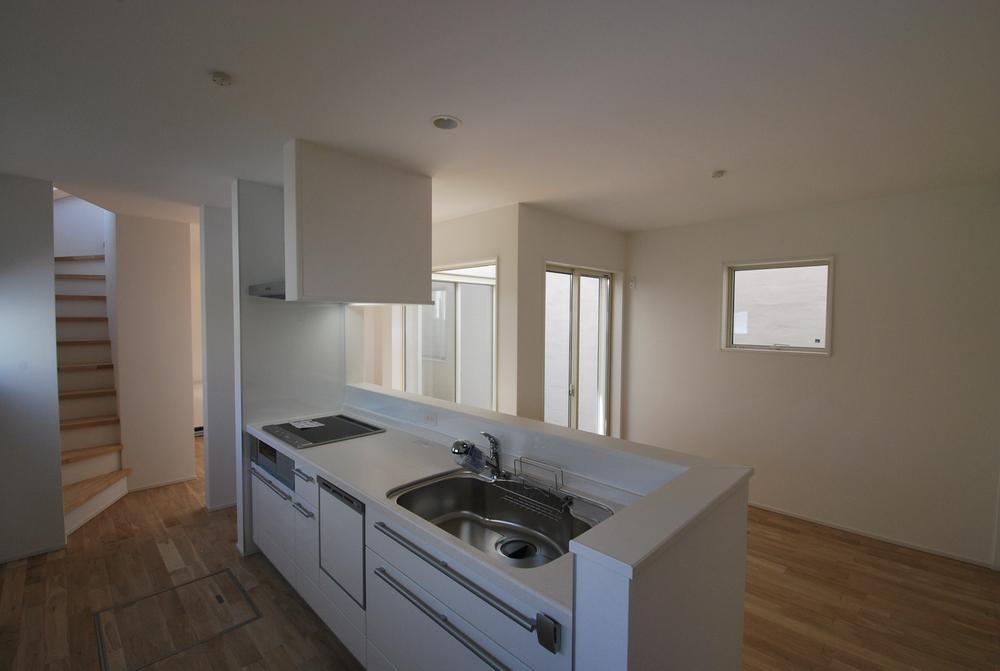 Kitchen. Spacious kitchen with the white tones in the middle of the living-dining across the courtyard. What How about enjoy the conversation with your cooking and family